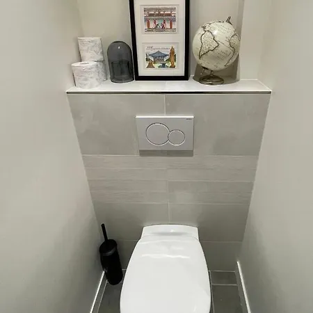 2 Pieces Proche Metro, *