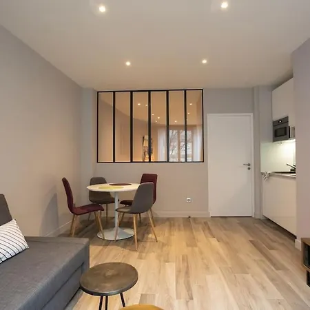 2 Pieces Proche Metro,